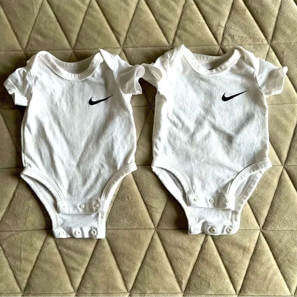 Nike Mini Me Bodysuit Set, White Onesie Black Swoosh Short Sleeve Size Newborn